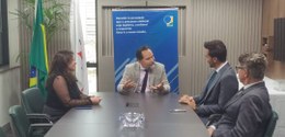 Aparecem na foto a diretora-geral do TRE, Sandra Freire; o desembargador Ramom Tácio; o deputado...