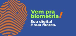 Banner com fundo azul. No canto esquerdo, o desenho de uma impressão digital na cor laranja. No ...