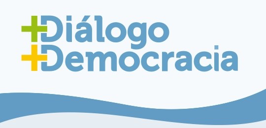 Banner em tons bem claros de azul, com a expressão +Diálogo +Democracia