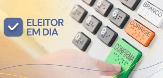 Banner com fundo amarelo claro e imagem do dedo de um homem pressionando a tecla confirma na urn...