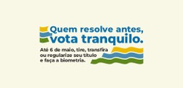 Banner com fundo bege e elementos gráficos nas cores verde, azul e amarelo. Ao centro, está escr...