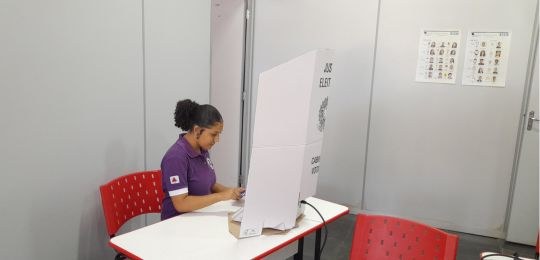 Aluna SESI votando
