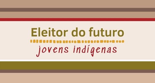 TRE-MG-jovens-indigenas Imagem retangular com tarjas marrom claro, marrom escuro, verde musgo, vermelho e branco. Dentro...