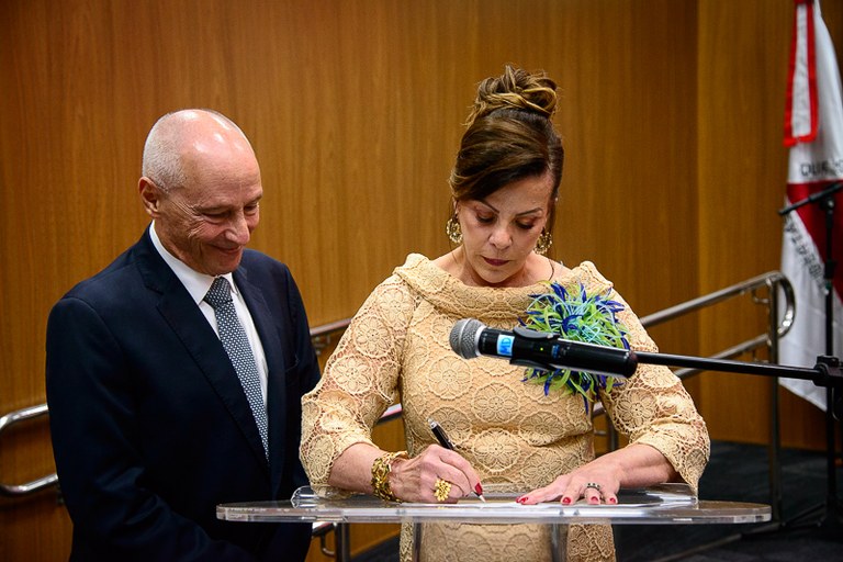 Presidente do TRE-MG participa da posse de desembargadora no TRT –MG POSSE DESEMBARGADORA TRT3 MARIA CRISTINA DINIZ CAIXETA NO PULPITO