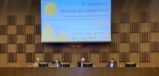 Presidente TRE-MG Des. Boccalini no II seminário de integridade compondo mesa